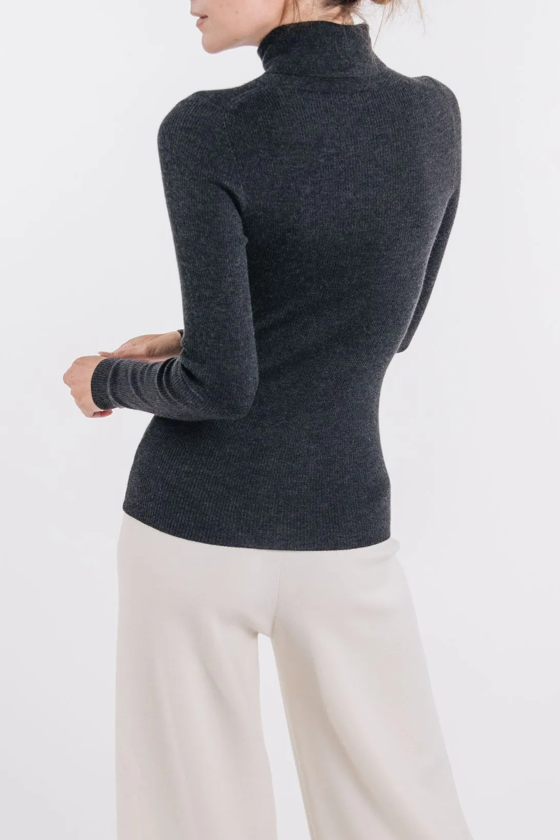 CASHMERE RIBBED TURTLENECK